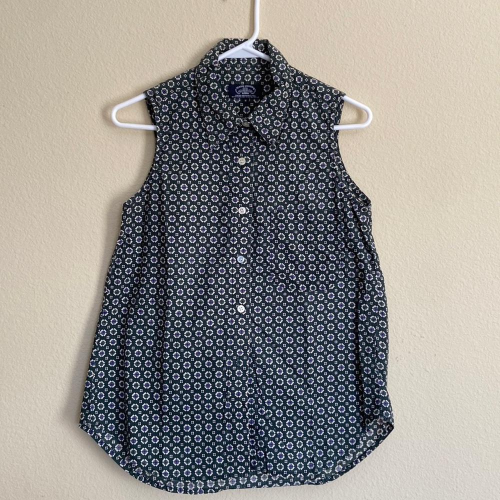 Tennis clothing sleeveless shirt button down.